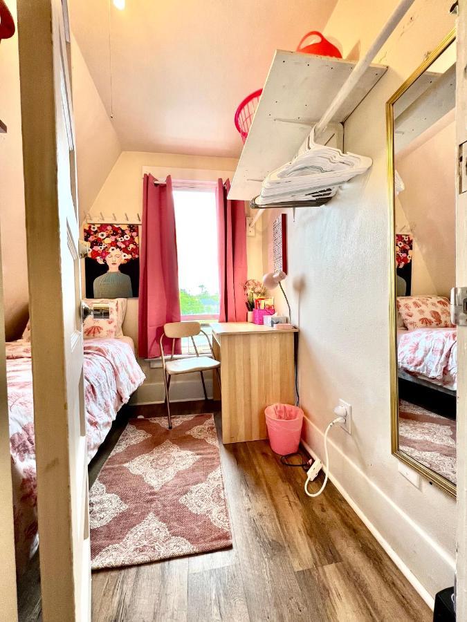 Private Room Tiny With Shared Bathroom Near Seatac Airport And Downtown Seattle Eksteriør bilde