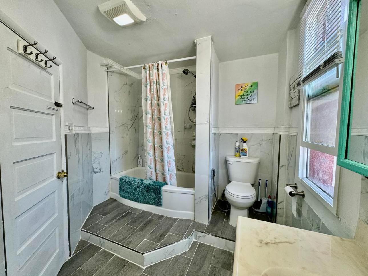 Private Room Tiny With Shared Bathroom Near Seatac Airport And Downtown Seattle Eksteriør bilde